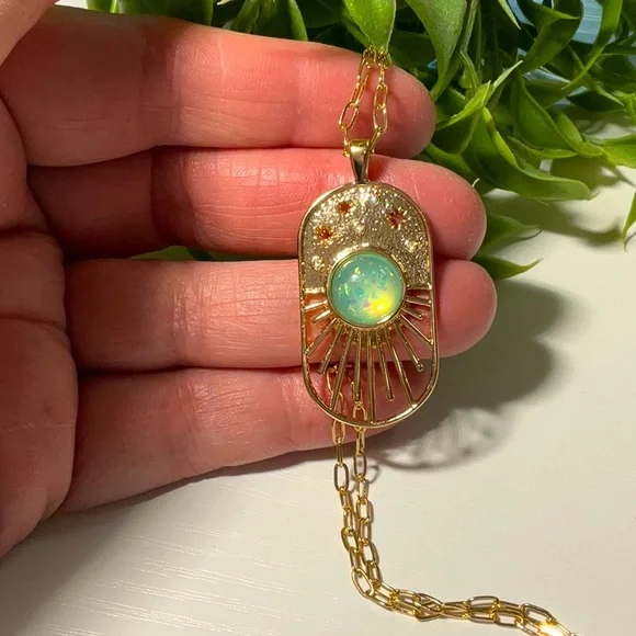 Lovely Fashion Pendant with Delicate Gold Tone Chain - Picture 5 of 6